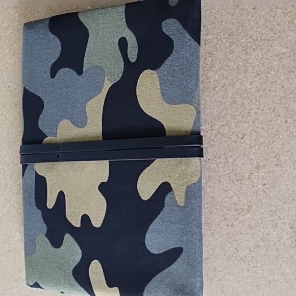 Stella And Dot Fabric Camo Clutch - Picture 2 of 7
